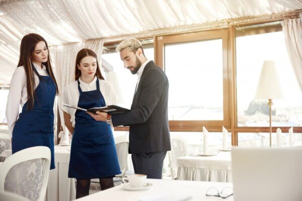 How to Choose Custom Furniture for Hotels and Restaurants